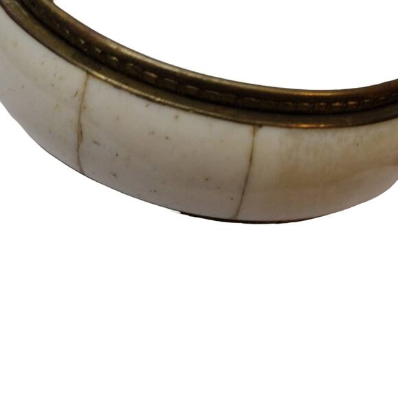 Vintage Mother of pearl bangle bracelet - Picture 2 of 5